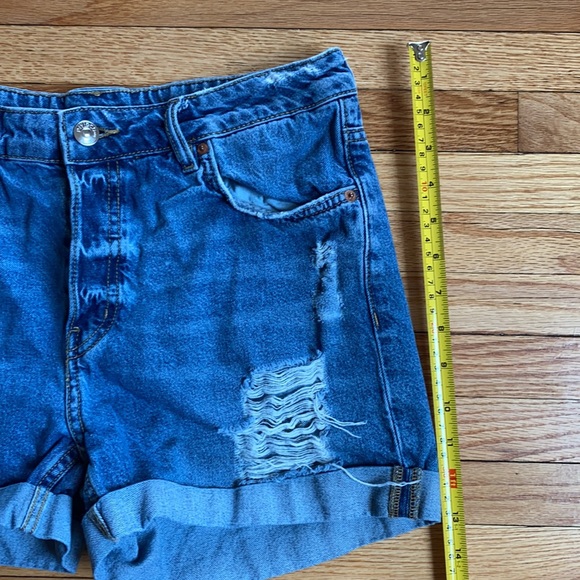 H&M button fly ripped Jean shorts - Picture 6 of 7